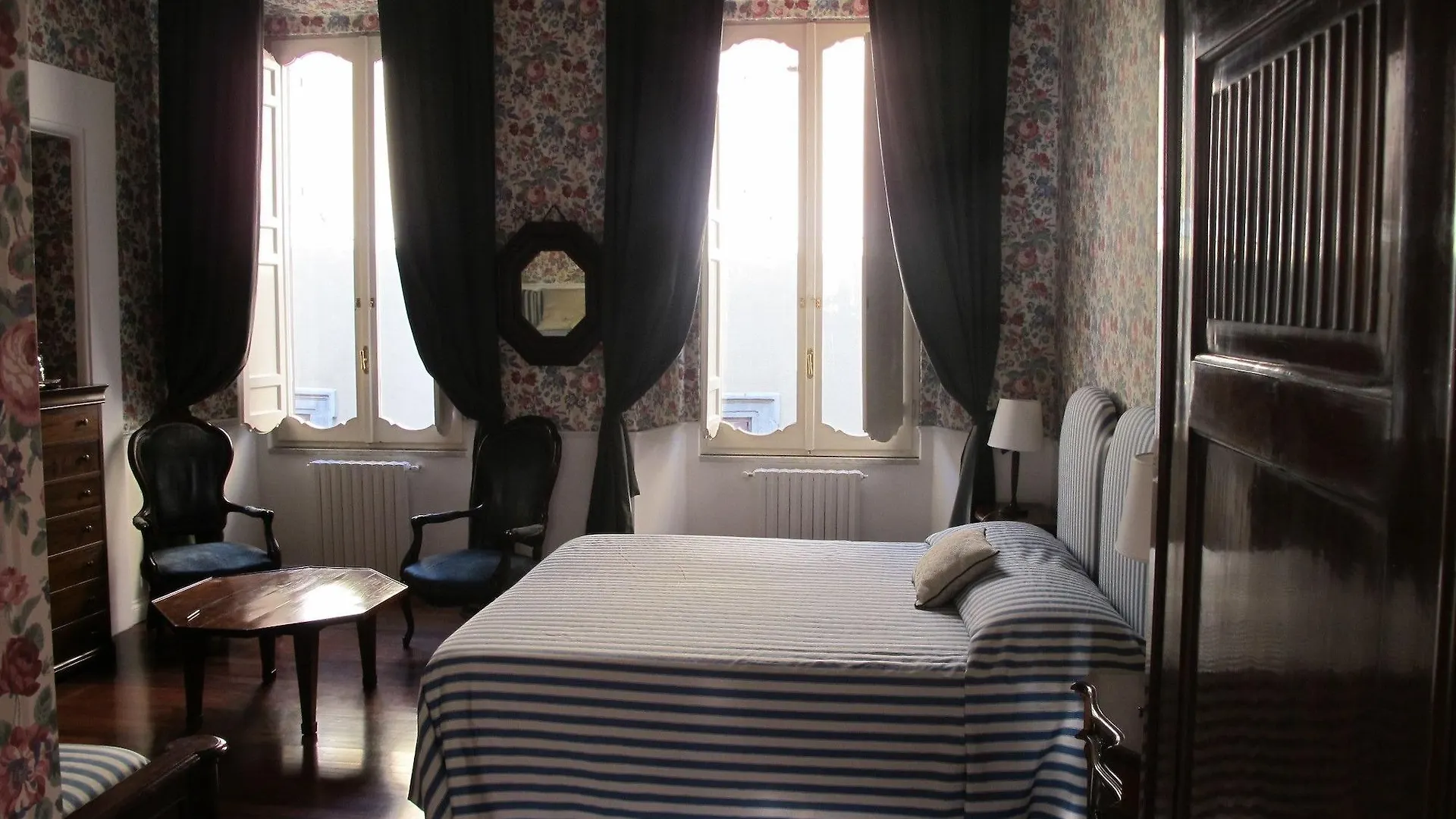 Relais Teatro Argentina Bed & Breakfast Rome 2*,